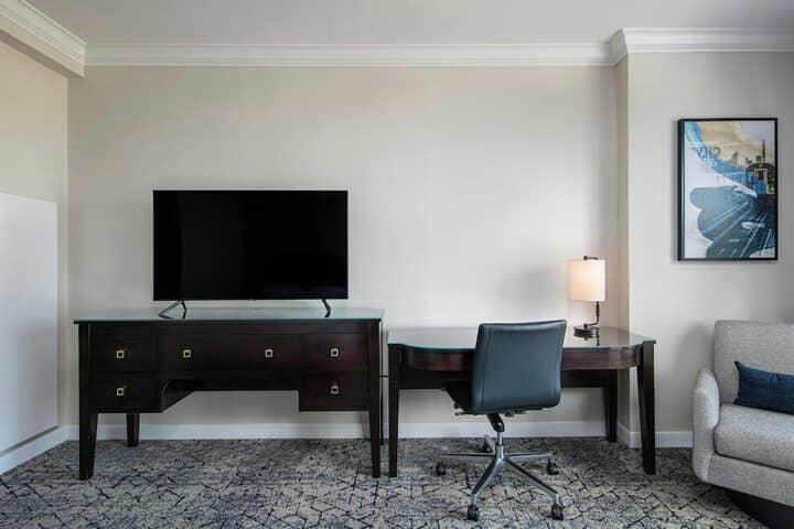 Room 13 of 28